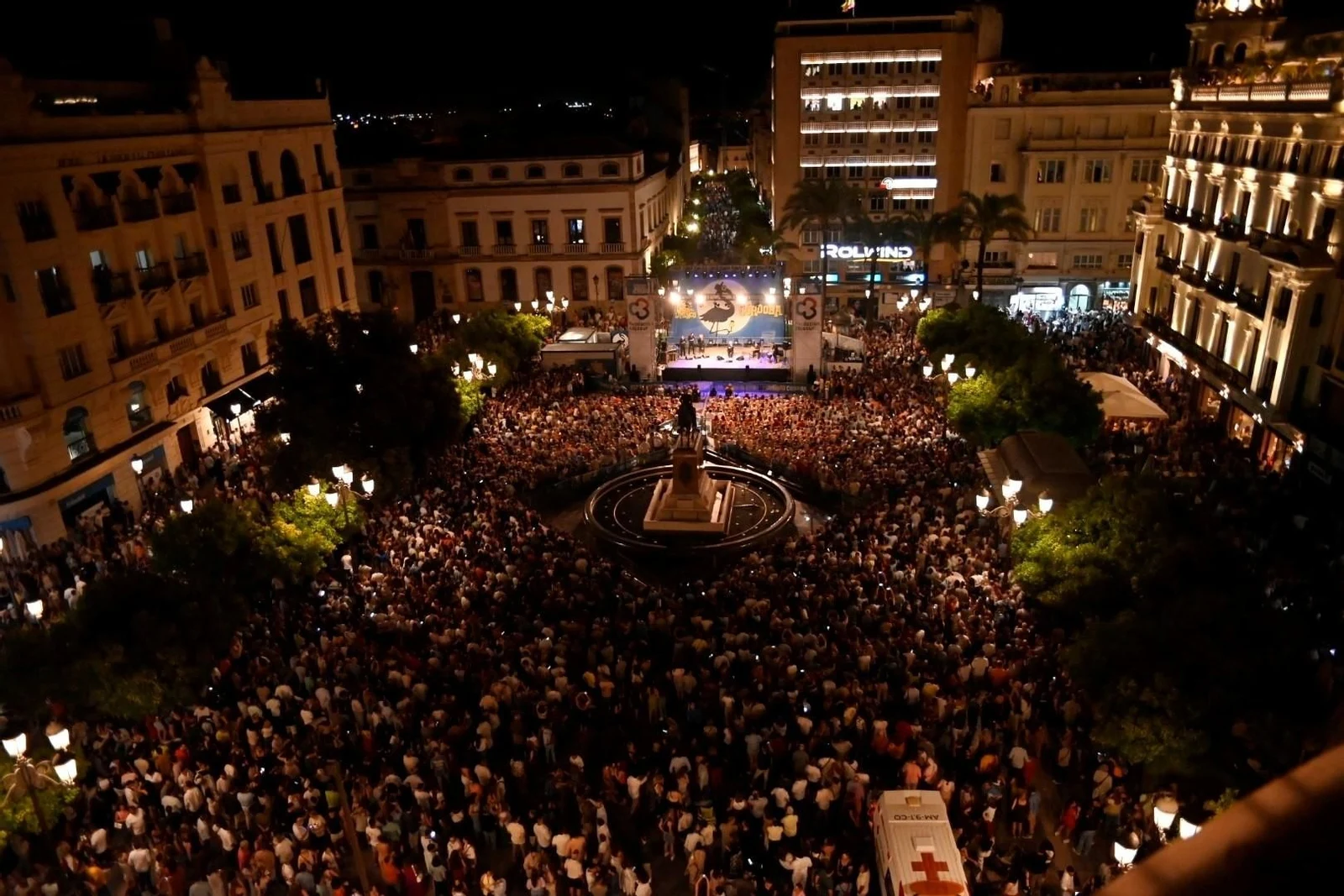 Luftfoto af Las Tendillas ved åbningen af La Noche Blanca del Flamenco