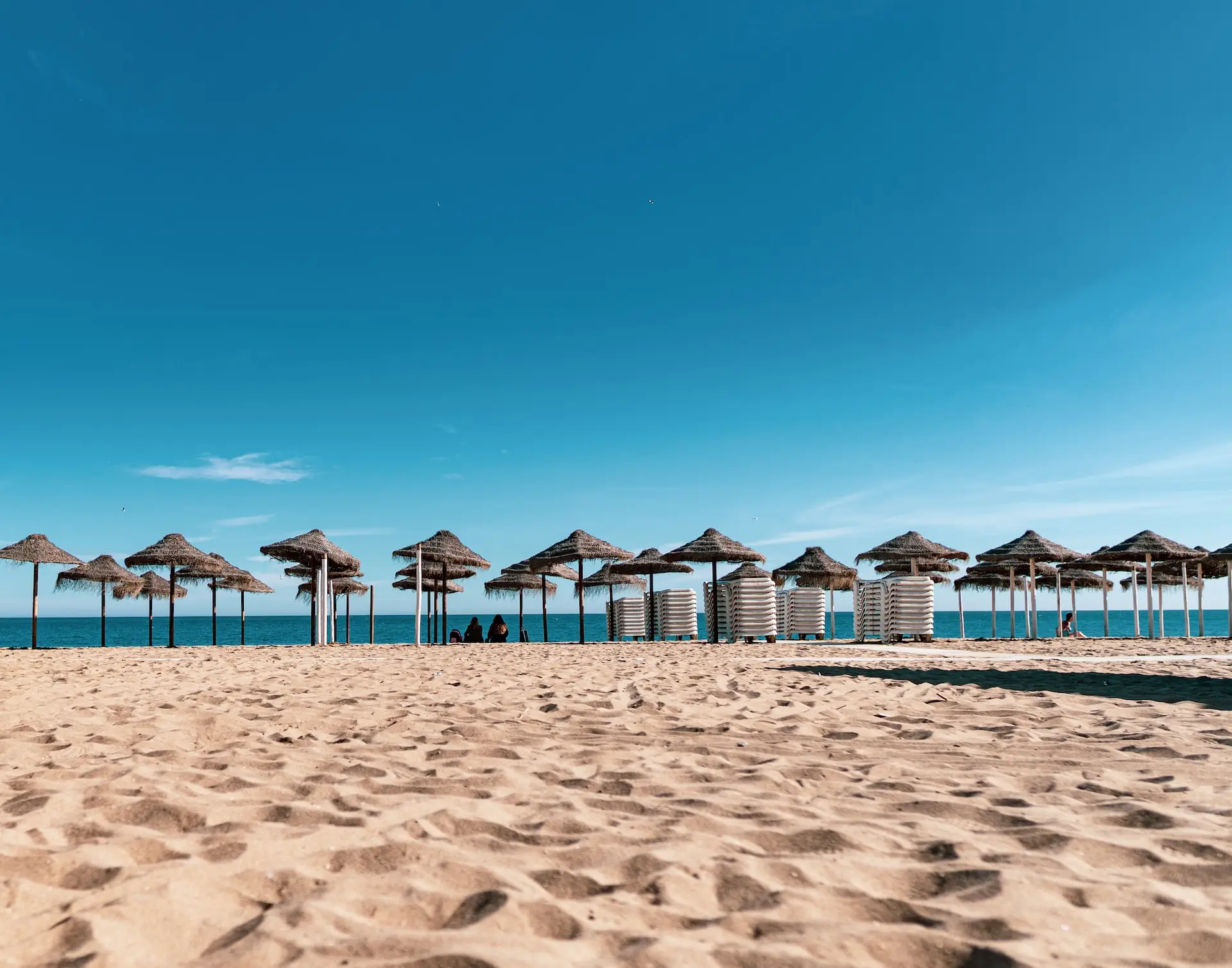 Relaksująca plaża w Fuengirola poza sezonem