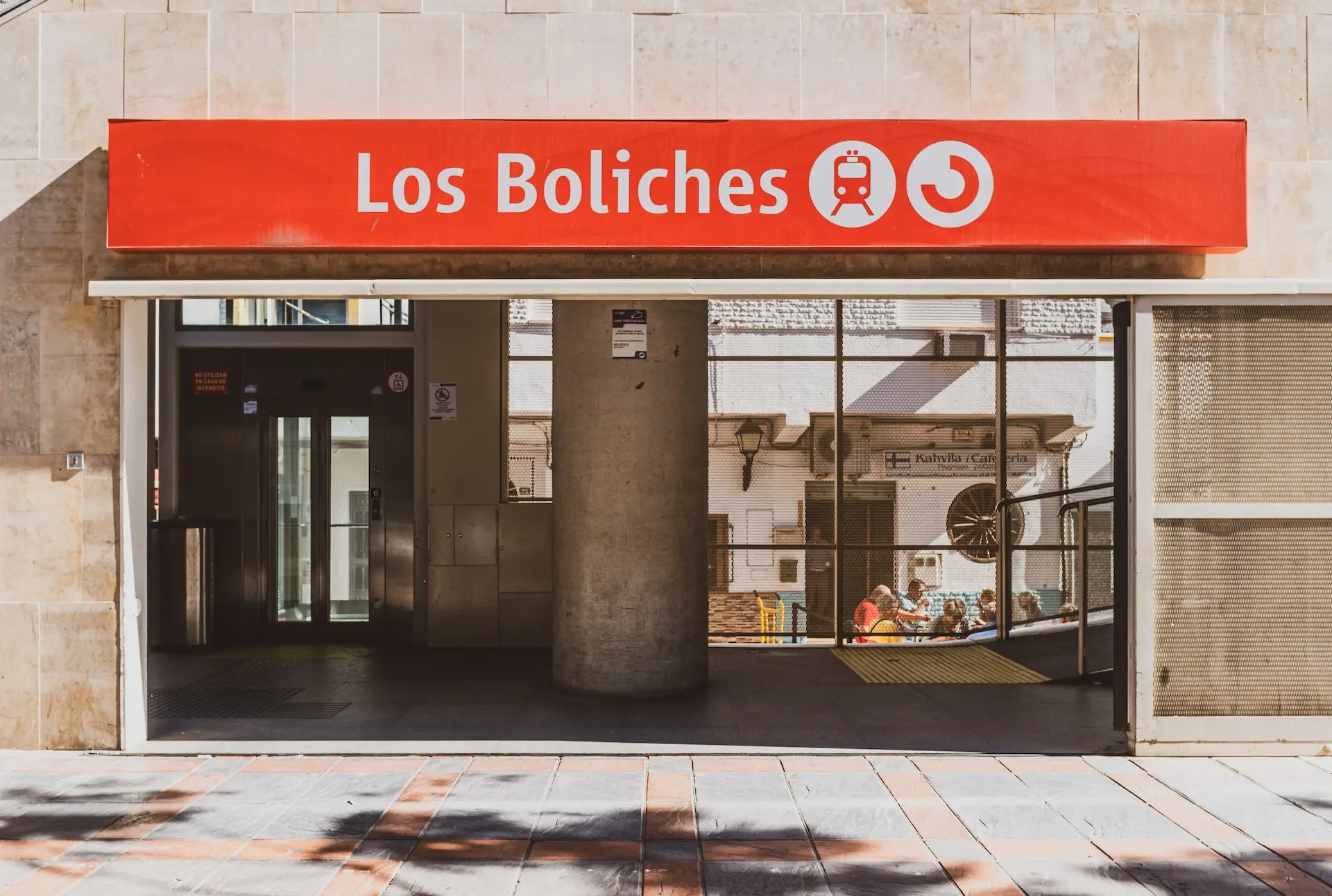 Stacja kolejowa Los Boliches, jeden z przystanków w Fuengirola
