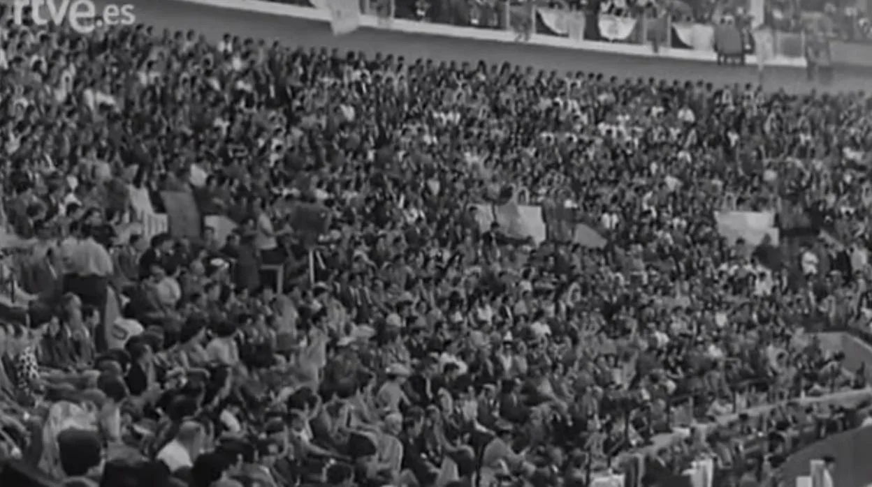 Inauguration in 1965 of the current Bullring of Córdoba