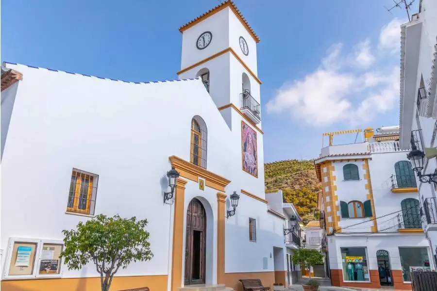 Religijna architektura z elementami gotyckimi i renesansowymi