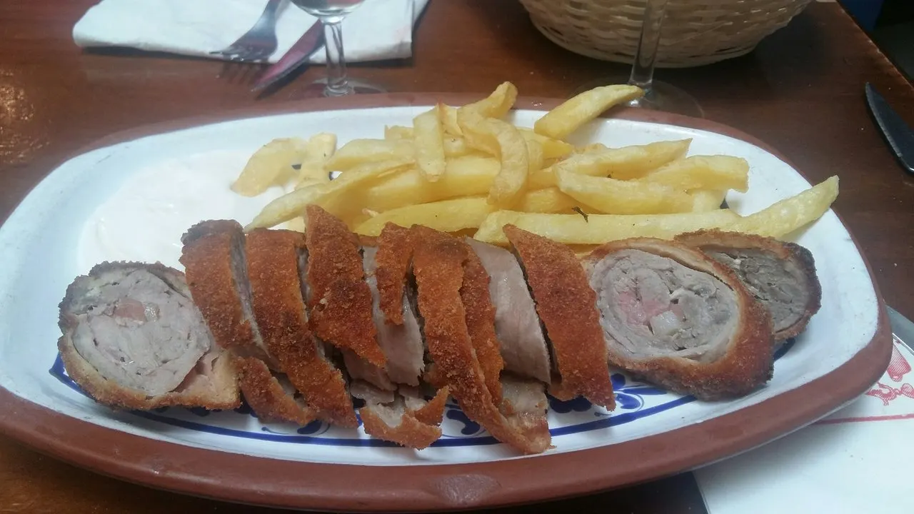 Try the delicious flamenquines from La Cazuela Espartería