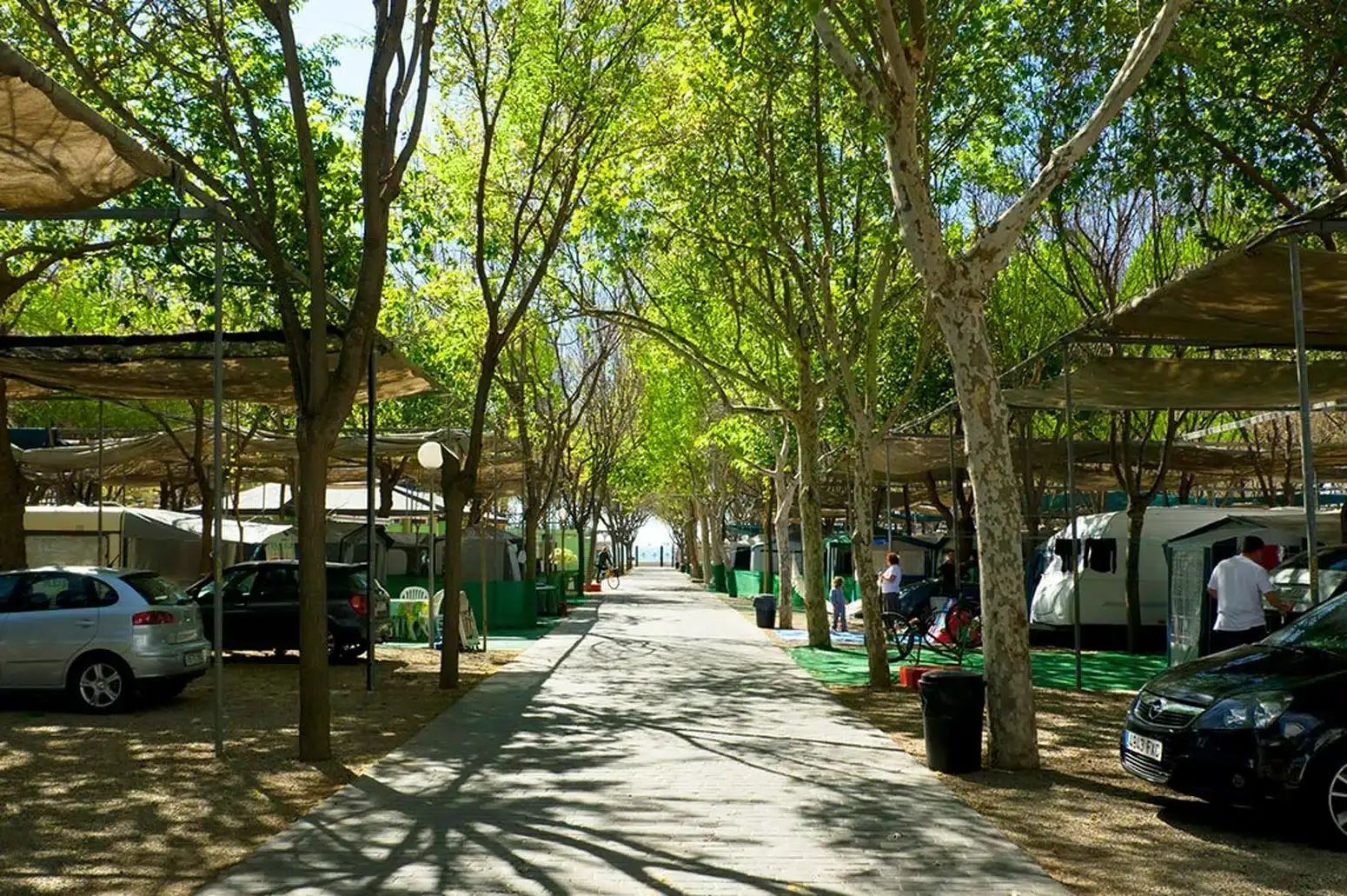 Bezoek camping Almayate Costa met je auto, caravan of camper