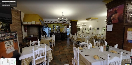Indendørs salon på restaurant Mesón Los Migueles i Vélez-Málaga