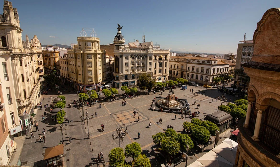 Ve de compras por la Plaza de las Tendillas en Córdoba