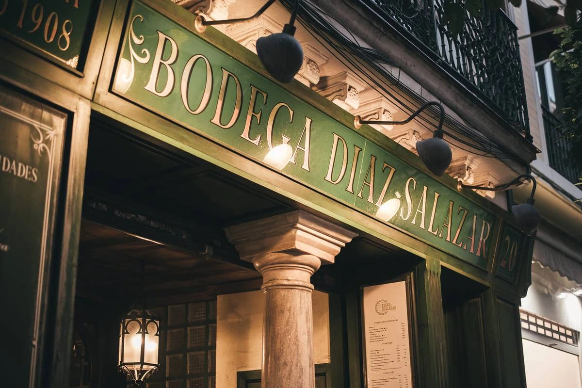 Discover the Díaz Salazar bodega in the Arenal neighbourhood in the heart of Sevilla