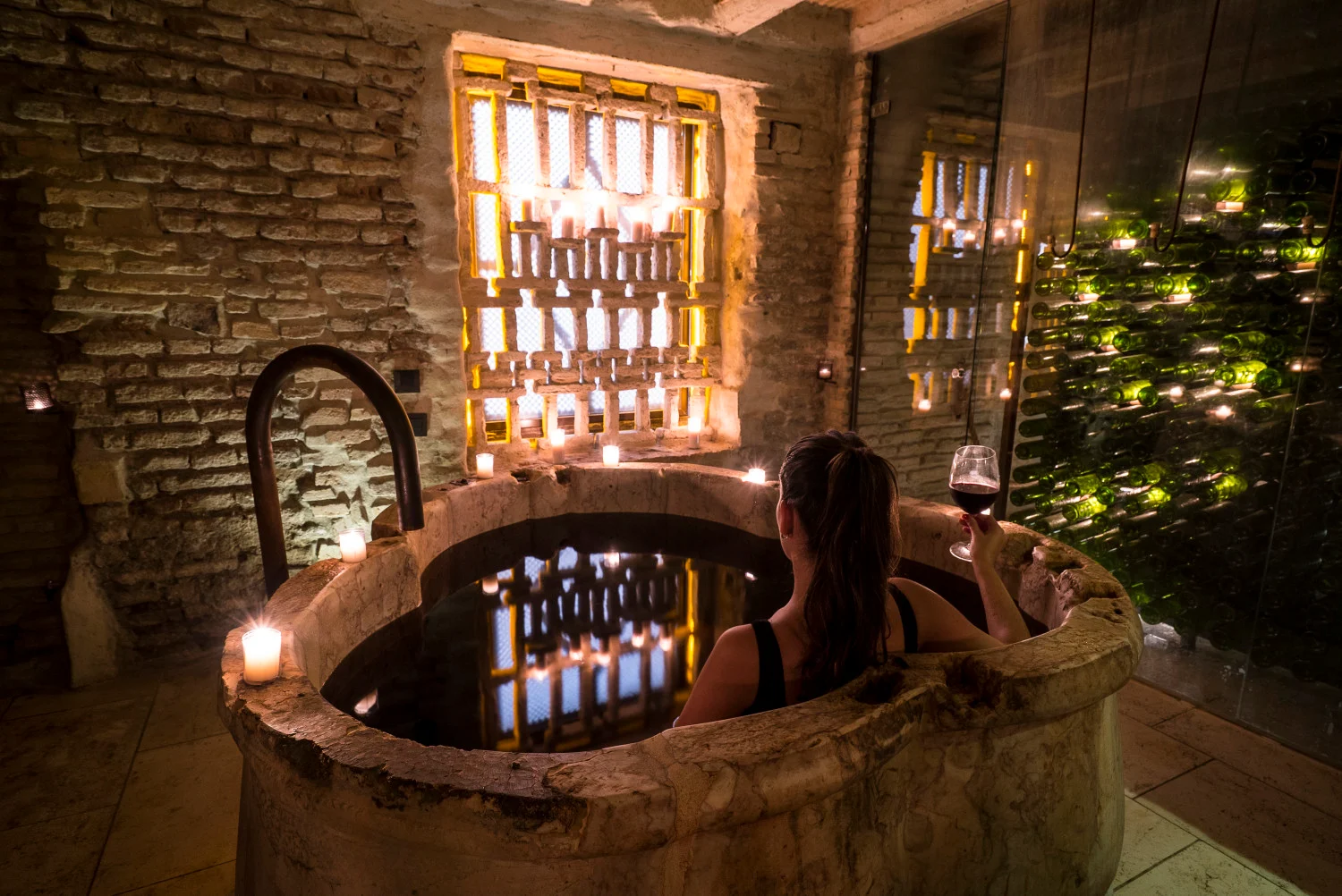 Enjoy the ‘Water Ritual’ with massages in a warm-water bath