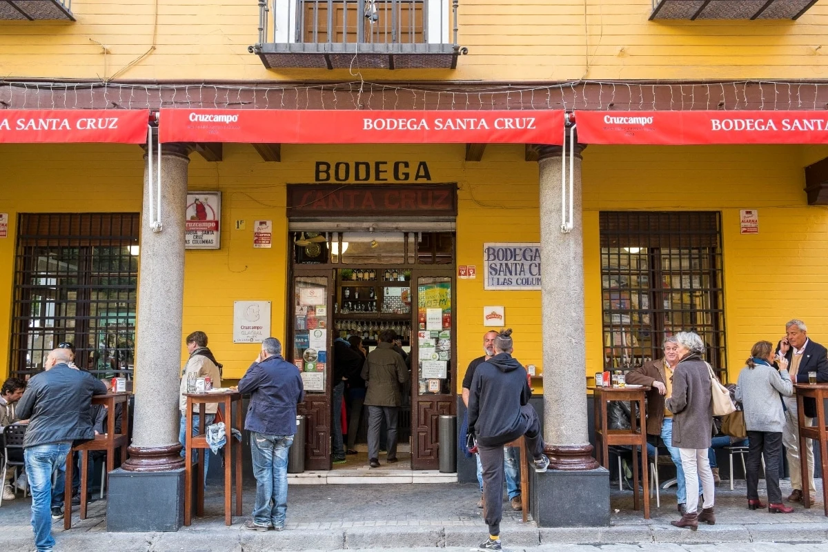 Facade af Bodega Santa Cruz Las Columnas i Sevilla