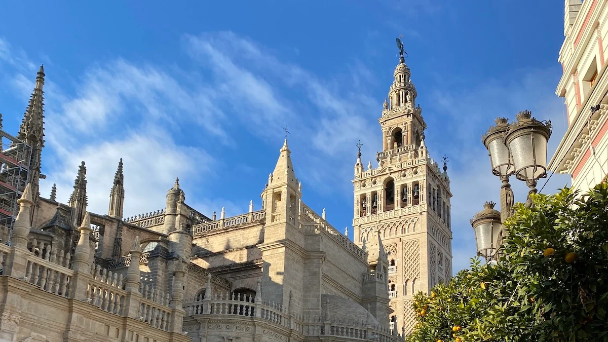 Vista exterior de la Giralda de Sevilla